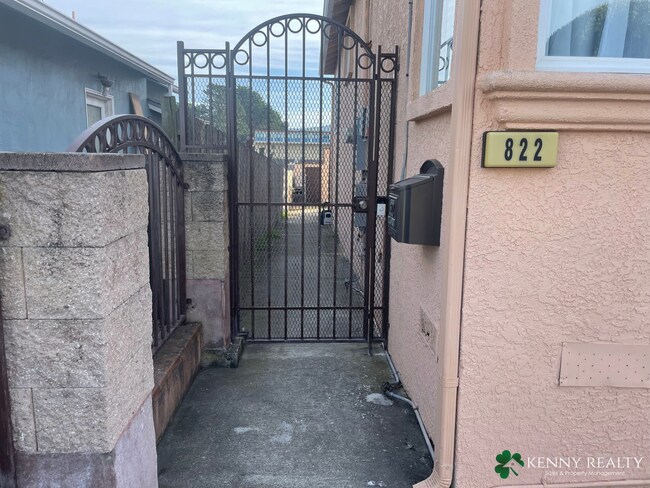 Building Photo - Charming 2BD/1BA Upper-Unit in Broadmoor Village – Daly City