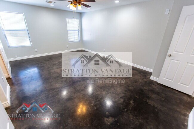 Building Photo - 4821 N 92nd Ln