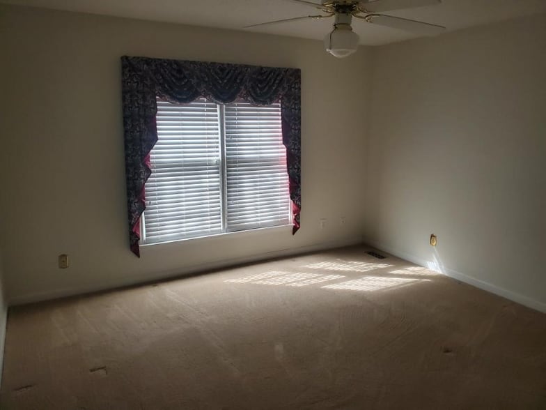 Building Photo - 205 Village Walk E