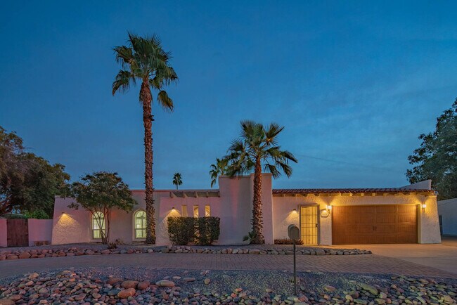 Building Photo - 6411 E Thunderbird Rd