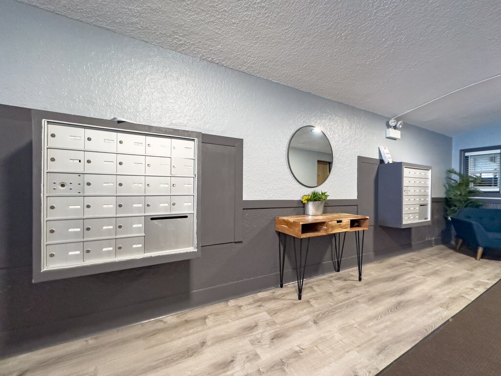 Building Photo - 4856 N Damen Ave