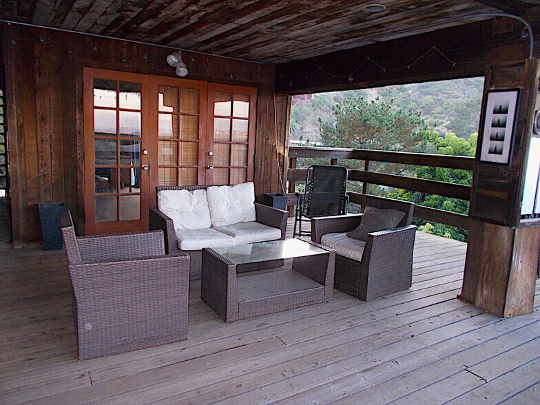 Building Photo - 8561 Cole Crest Dr