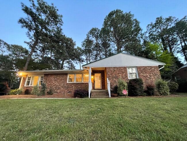 Building Photo - 825 N Page St