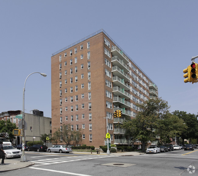 Primary Photo - Falcon Apartments