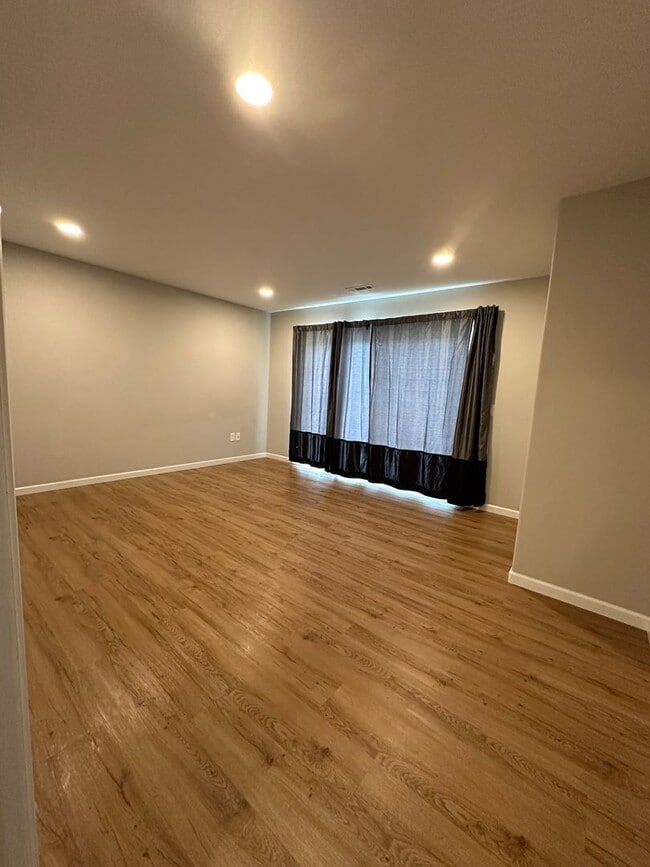 Building Photo - 921 Quail Point Ct