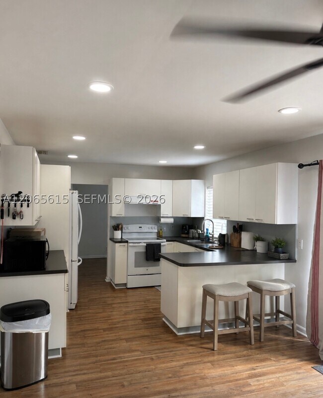 Building Photo - 4202 NW 76th Ave