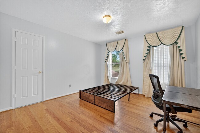 Building Photo - 3318 Pebble Trace Dr