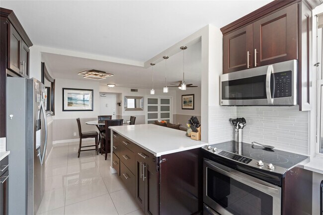 Building Photo - 5200 N Ocean Blvd