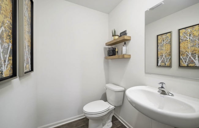 Building Photo - 3820 Bissel Dr