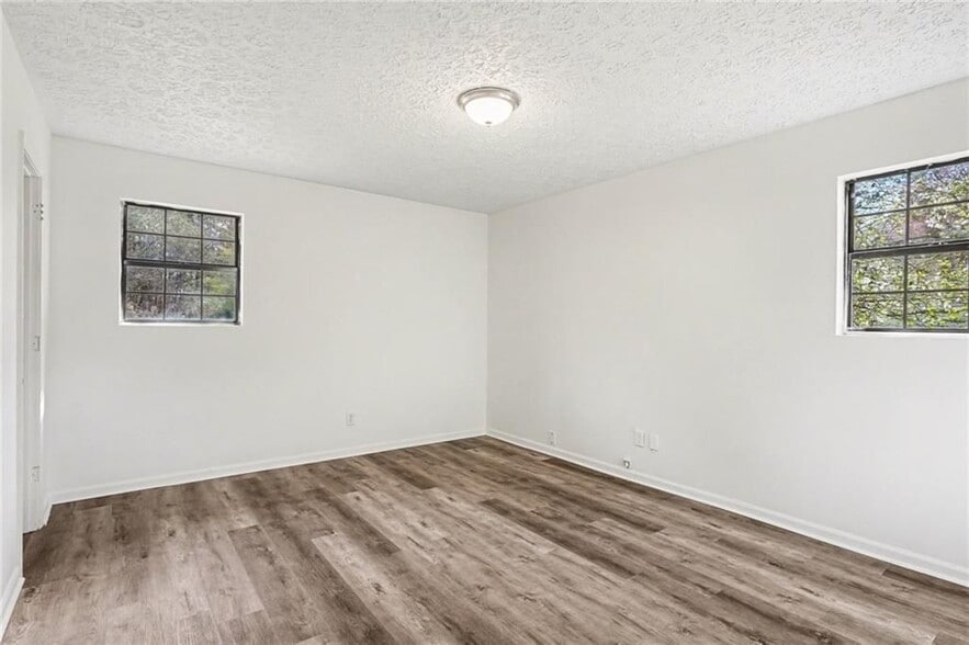 Building Photo - 165 Plum Orchard Rd