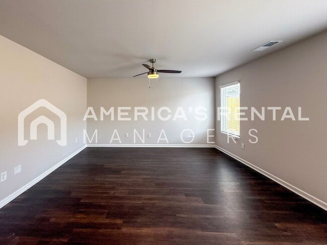 Building Photo - Escape to Lakeside Living in Lincoln! Available to View Now!