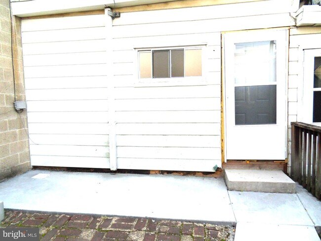 Building Photo - 160 Cotton St