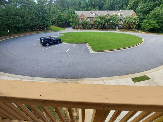 Building Photo - Large 3 Bedroom Luxury Townhome on Silver ...