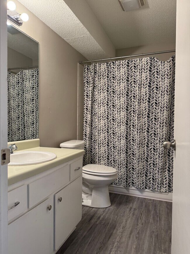 Building Photo - Maumelle Condo Available for Rent