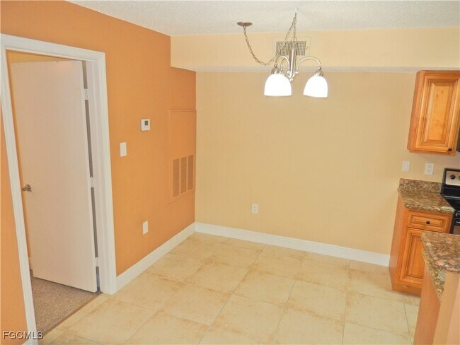 Building Photo - 12571 Equestrian Cir