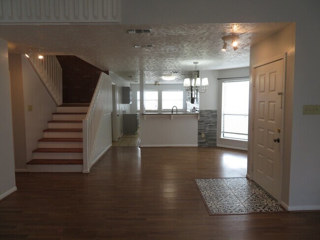 Building Photo - 12824 Westpark Dr