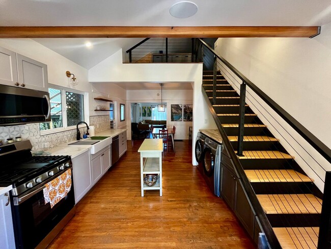 Building Photo - 1405 N Mansfield Ave
