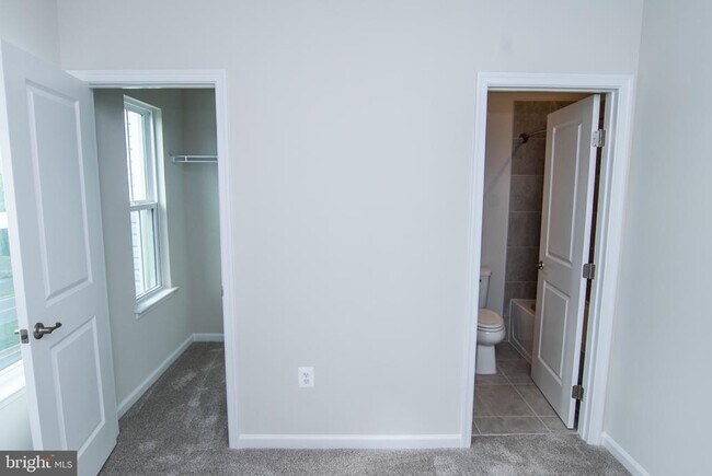 Building Photo - 9376 Tanfield Dr