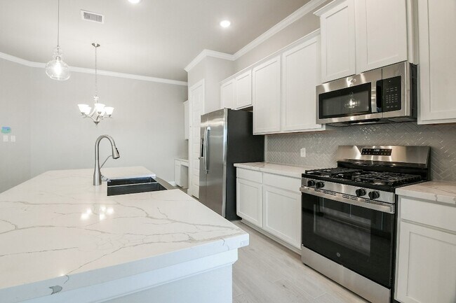 Building Photo - 3112 La Rambla Dr