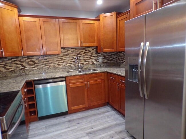 Building Photo - 2180 Bayberry Dr