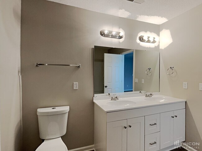 Building Photo - 810 Topsail Dr