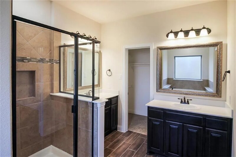 Building Photo - 630 Redwood Dr