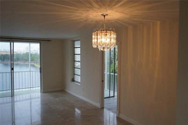 Building Photo - 2999 Point E Dr