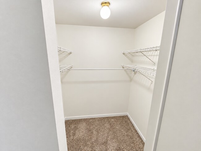 Building Photo - 4000 W Rivers Edge Cir