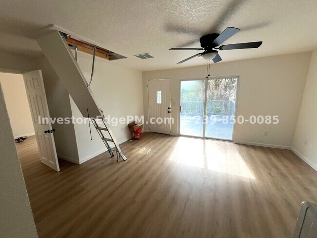 Building Photo - Beautifully Renovated 2BR w/ Loft & Private Deck