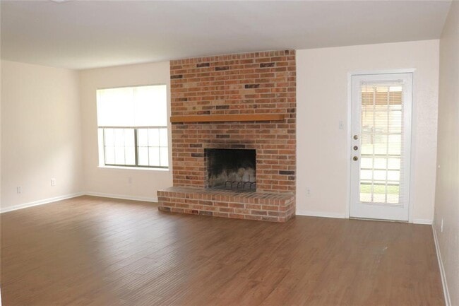 Building Photo - 1204 Leander Rd