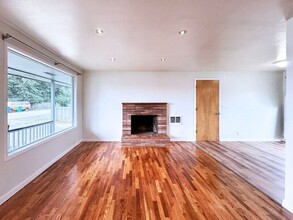 Building Photo - 1161 N Park Ave