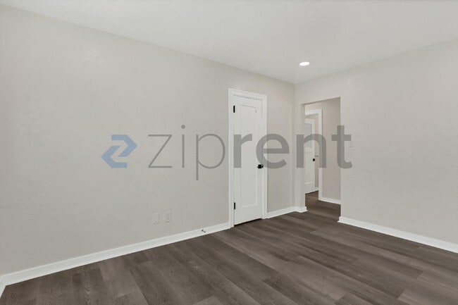 Building Photo - 265 Cherry Dr