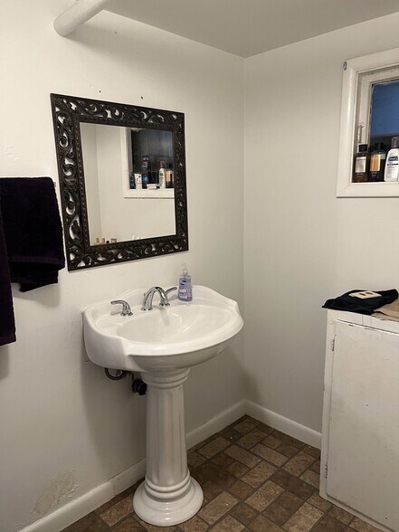 Building Photo - 608 E Fremont St