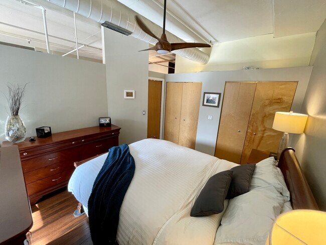 Building Photo - 6 S Laflin St