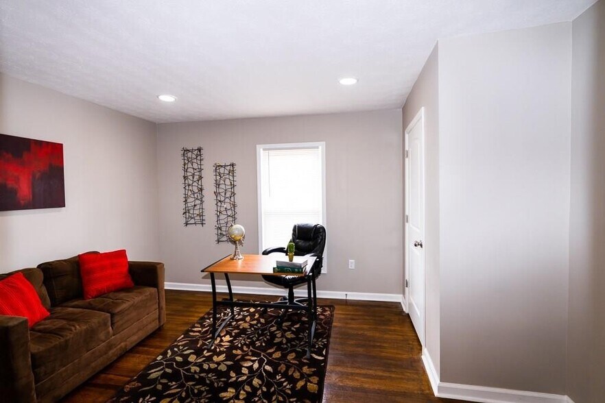 Building Photo - 415 Iowa St
