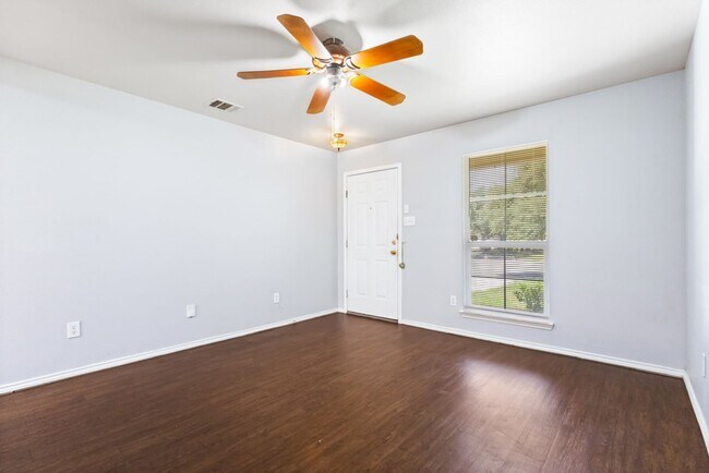 Building Photo - 3 Bedroom/2 1/2 Bath Wildhorse Subdivision