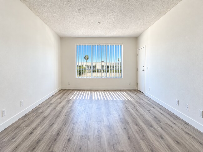 Building Photo - 11649 Oxnard St