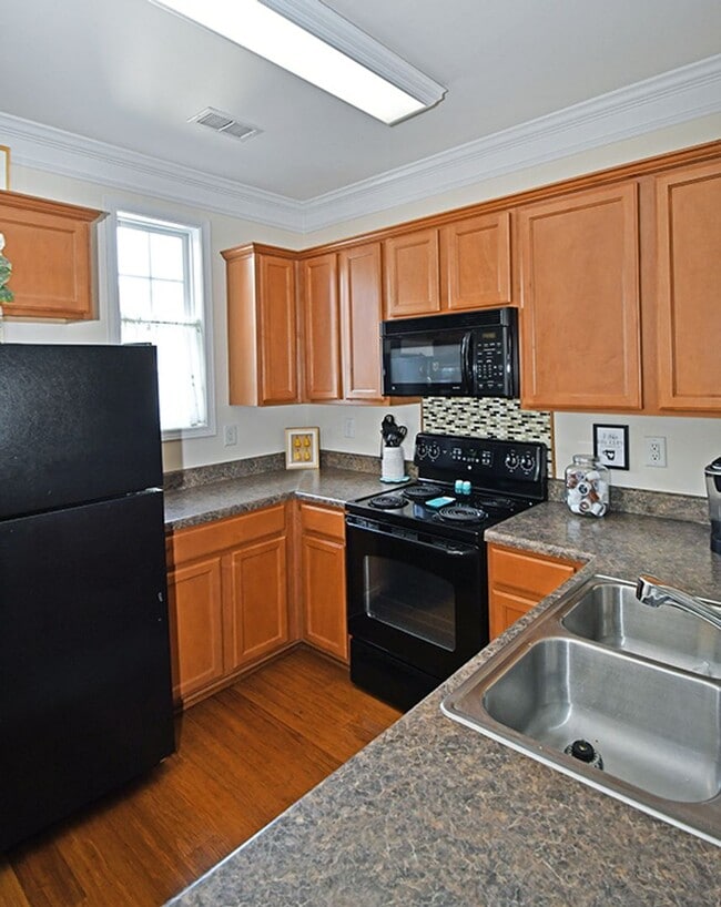 Building Photo - 8643 Beaver Creek Dr