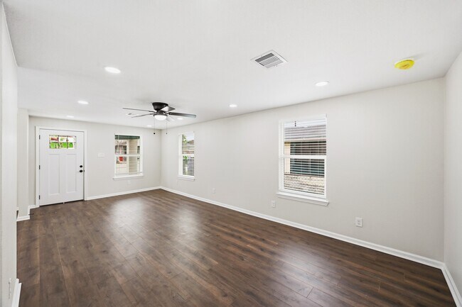 Building Photo - 7946 Fowlie St