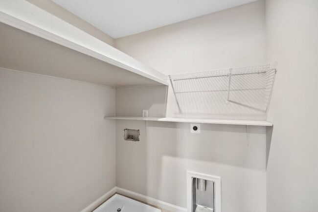 Building Photo - ?Beautifully F?resh Painted Carpetless 4-B...