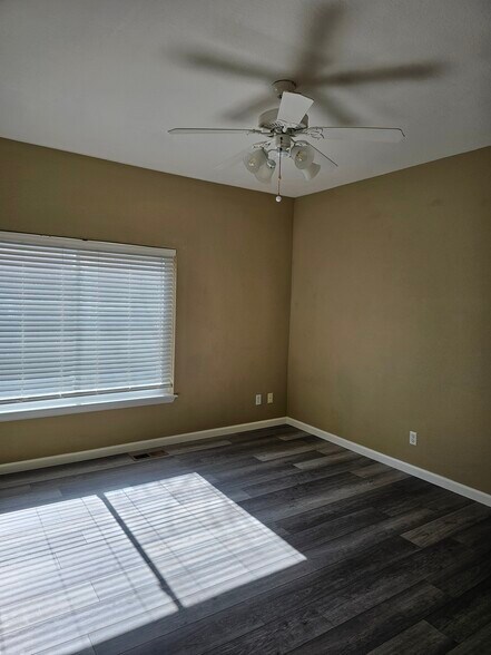 Building Photo - 2428 W 82nd Pl