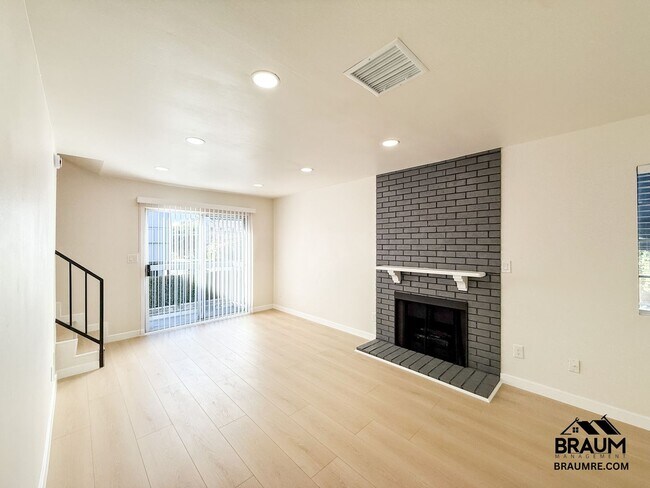 Building Photo - 11228 Huston St