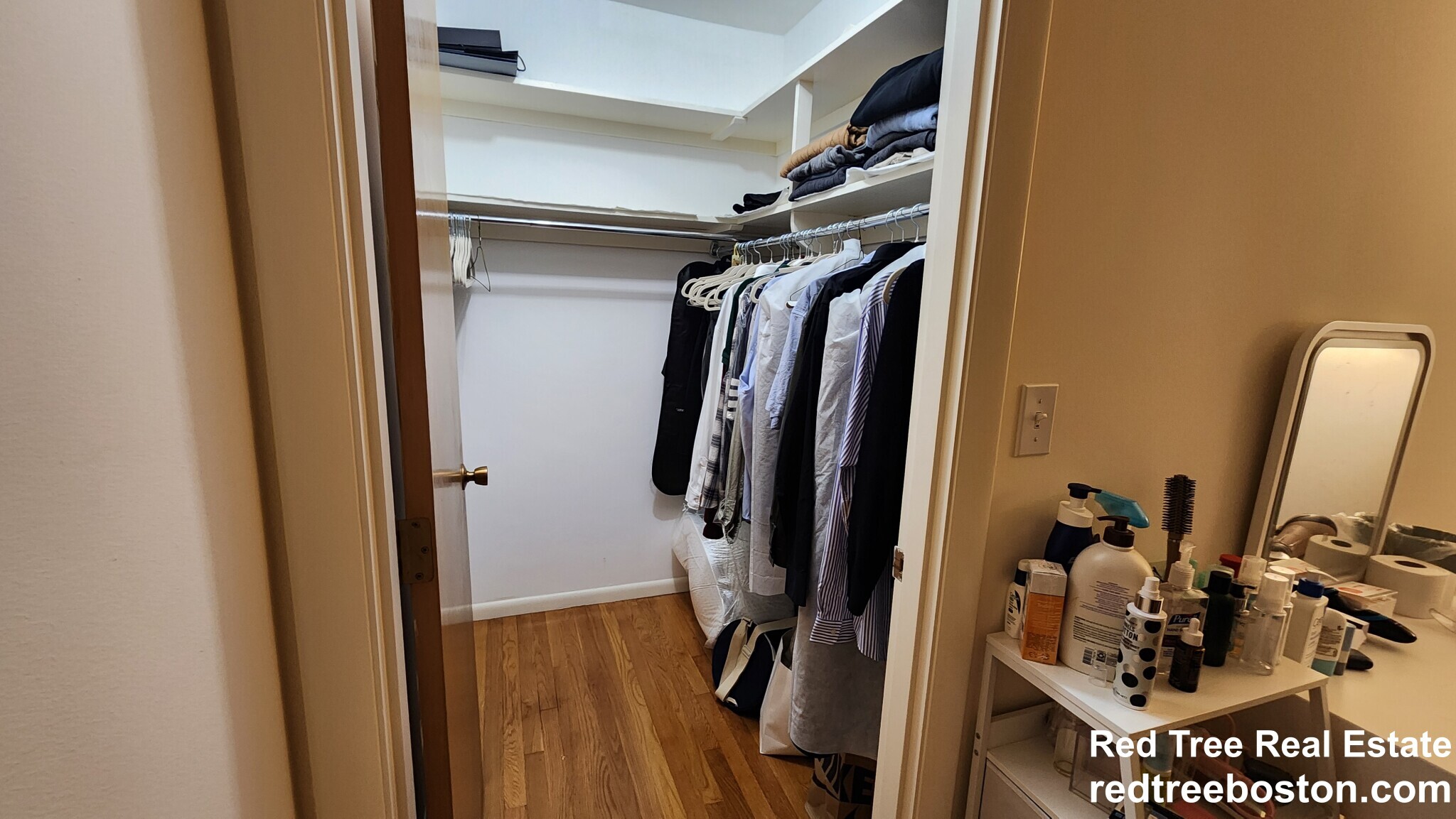 Apt #402 1bed available 4/1 - 29 Vernon St