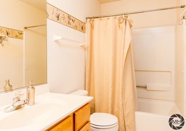 Building Photo - 577 Pinebrook Dr