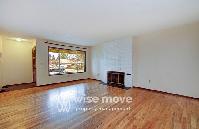 Building Photo - Mid-Mod on Missoula- Big Backyard!