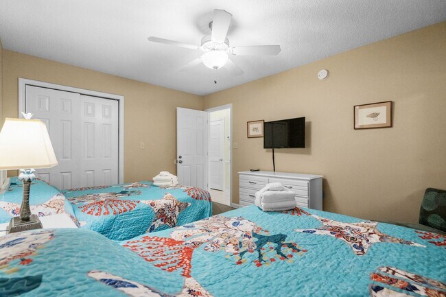 Building Photo - Seasonal Rental Available Now-3/31/26-Wifi/Cable/Electric Included