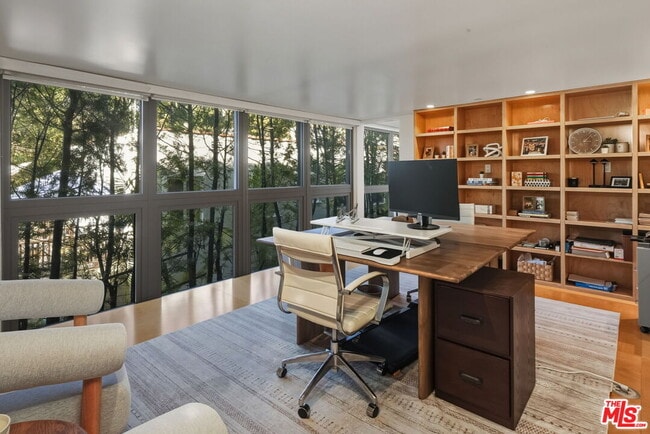 Building Photo - 1849 Fox Hills Dr