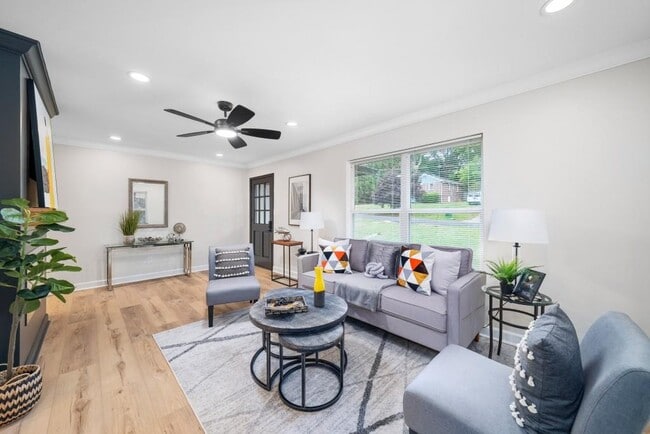 Building Photo - 2028 Hilburn Dr SE