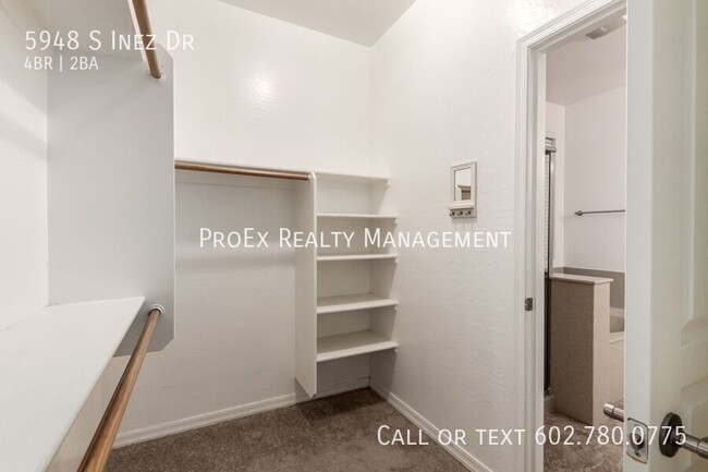 Building Photo - 5948 S Inez Dr