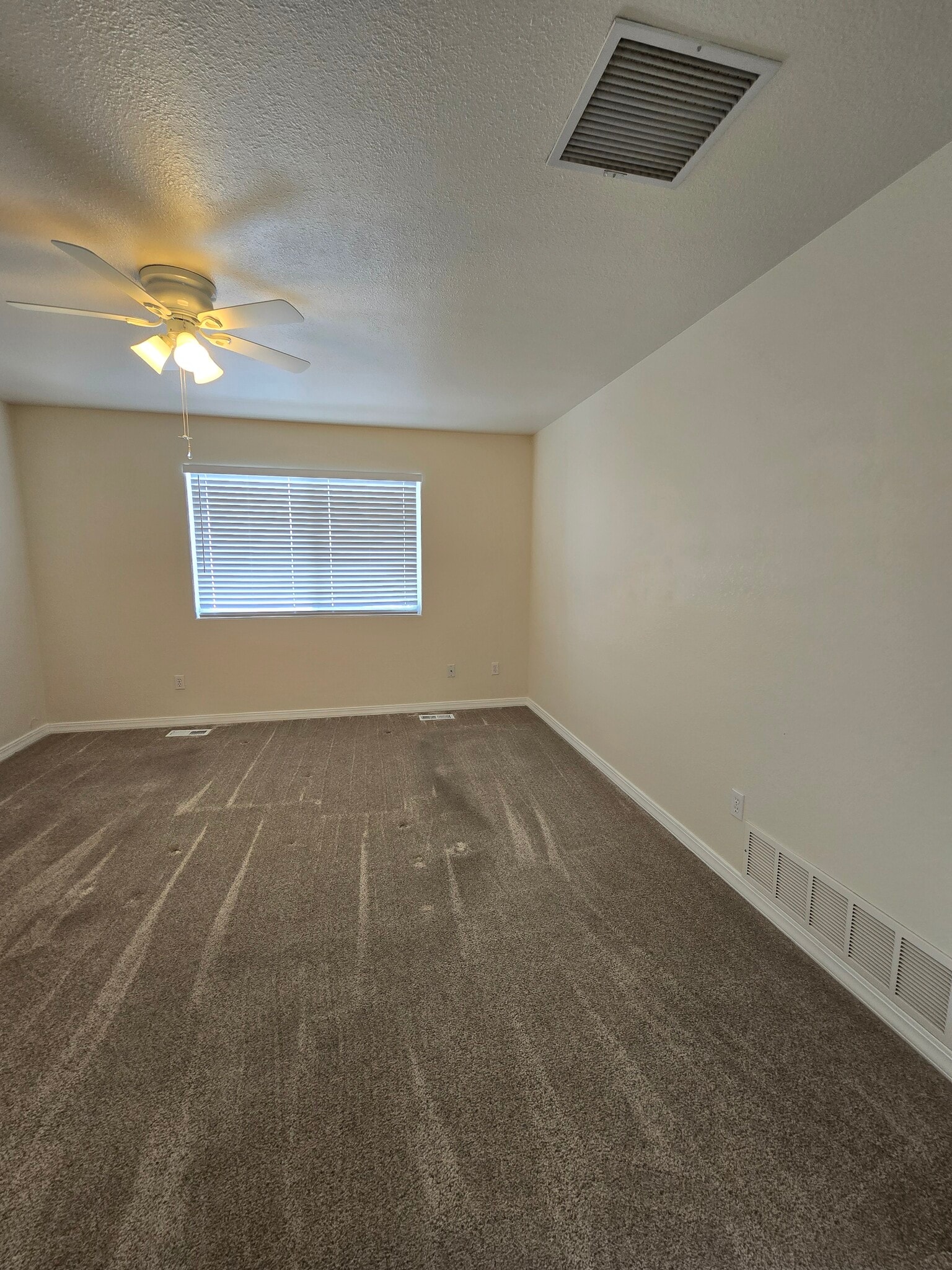 Primary bedroom_01 - 726 W Tyrolean Ct